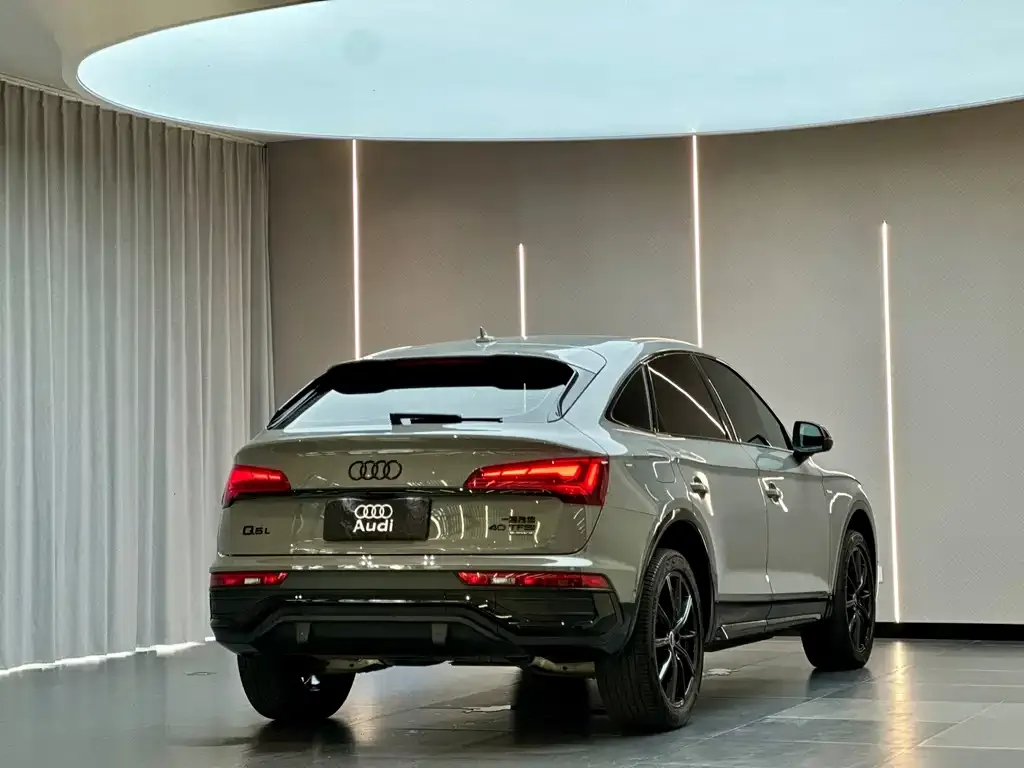 Audi Q5L Sportback — фото 5