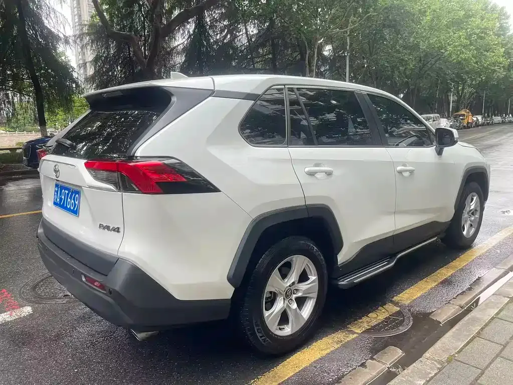Toyota RAV4 2024 из CN, фото 7
