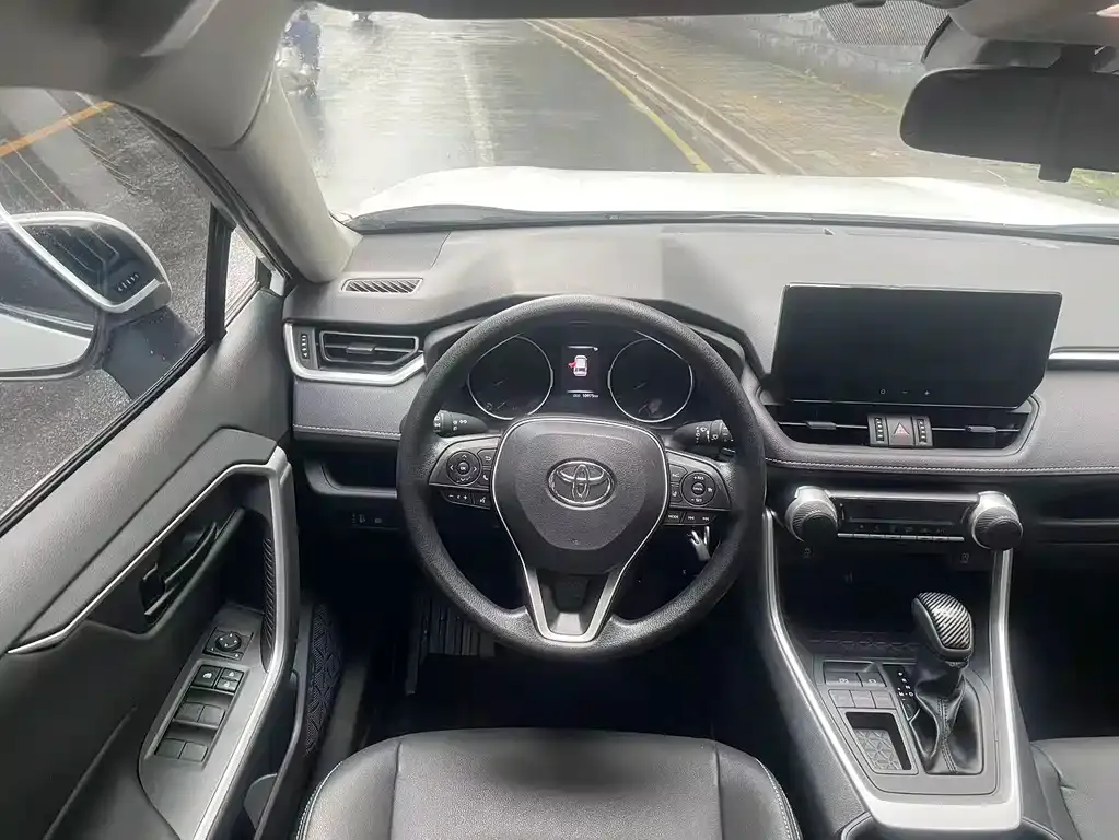 Toyota RAV4 2024 из CN, фото 3