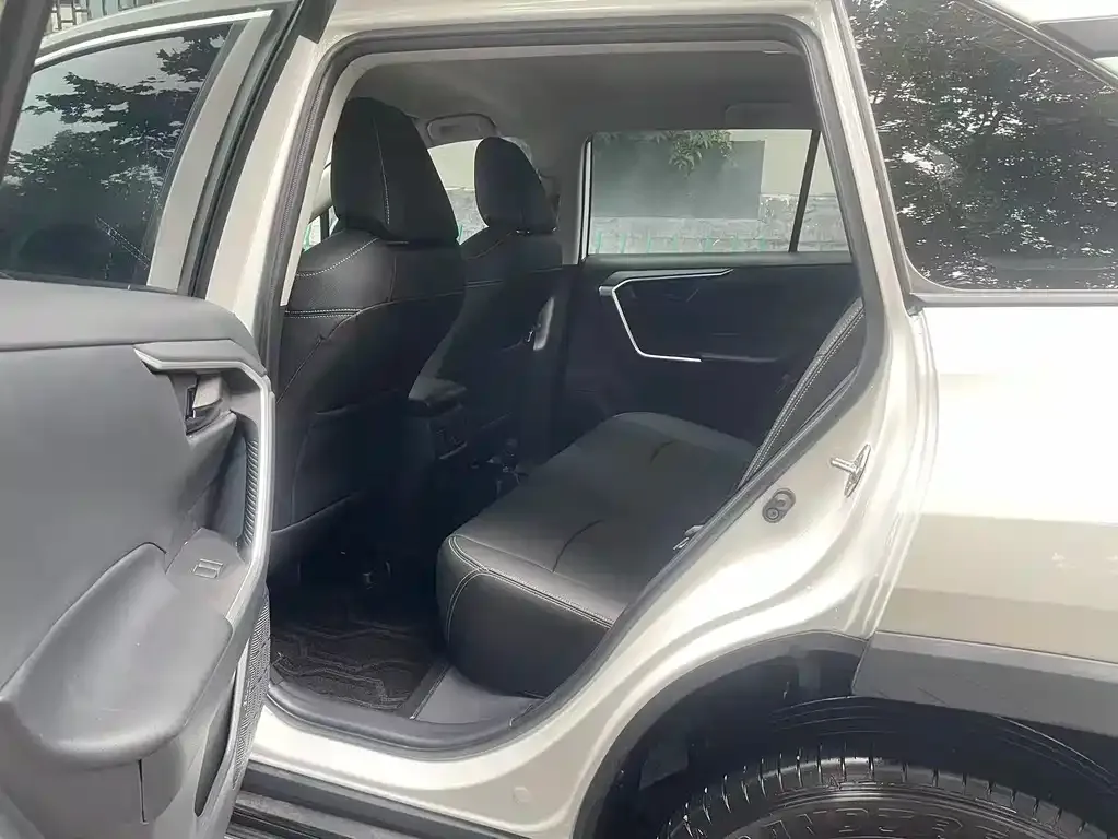 Toyota RAV4 2024 из CN, фото 2