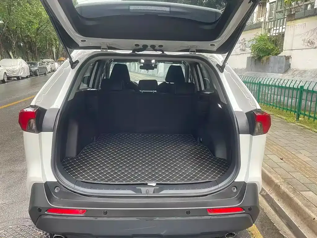 Toyota RAV4 2024 из CN, фото 8