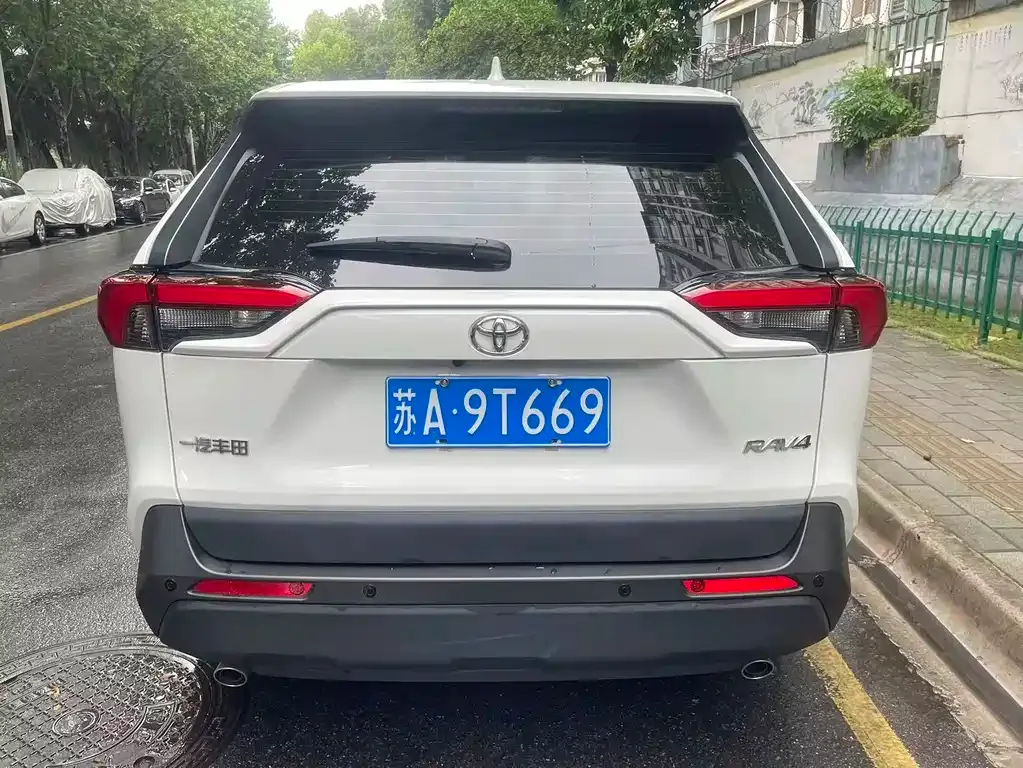 Toyota RAV4 2024 из CN, фото 5