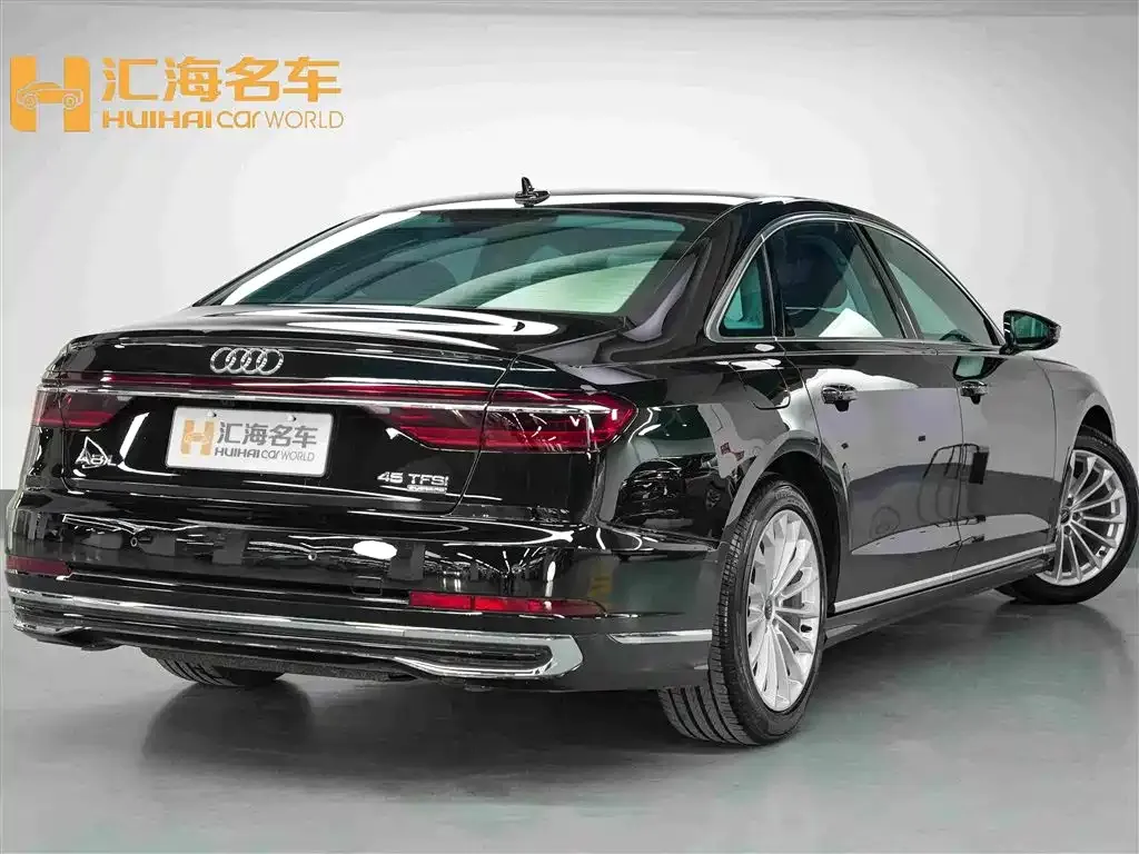 Audi A8 — фото 7