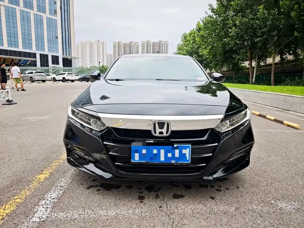 Honda Accord — фото 1