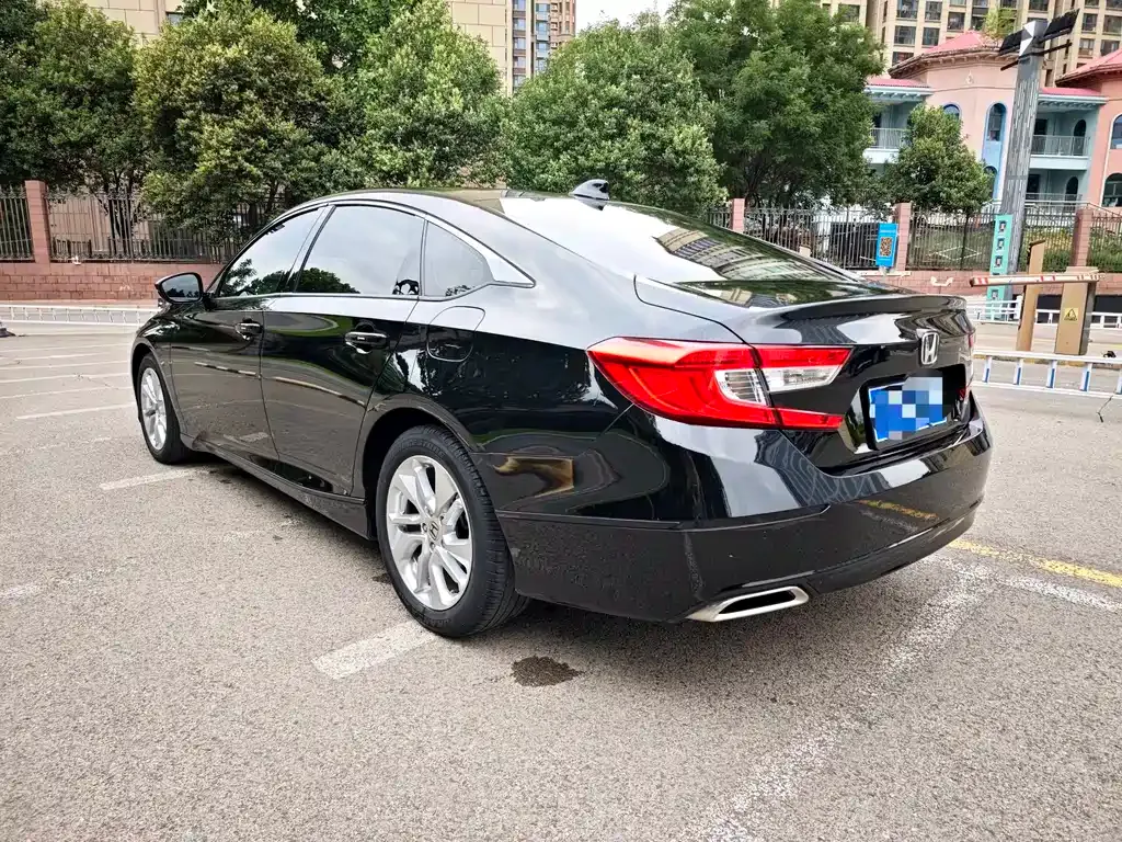 Honda Accord — фото 8