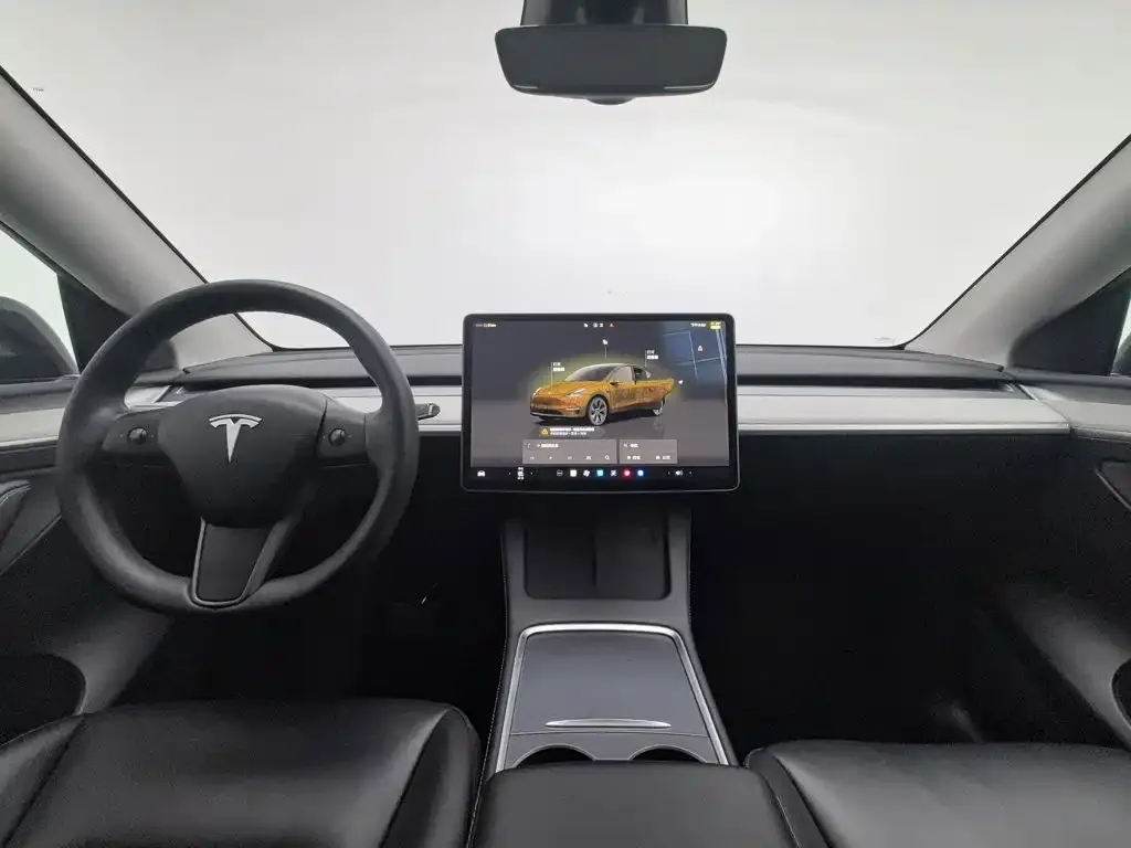 Tesla Model Y — фото 8