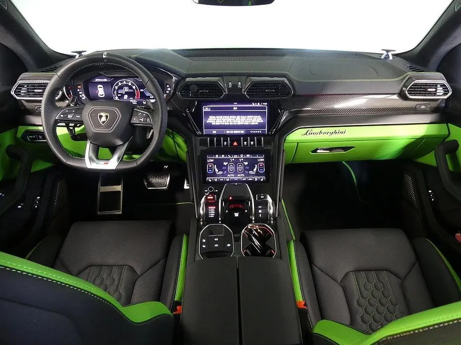 Lamborghini Urus — фото 9