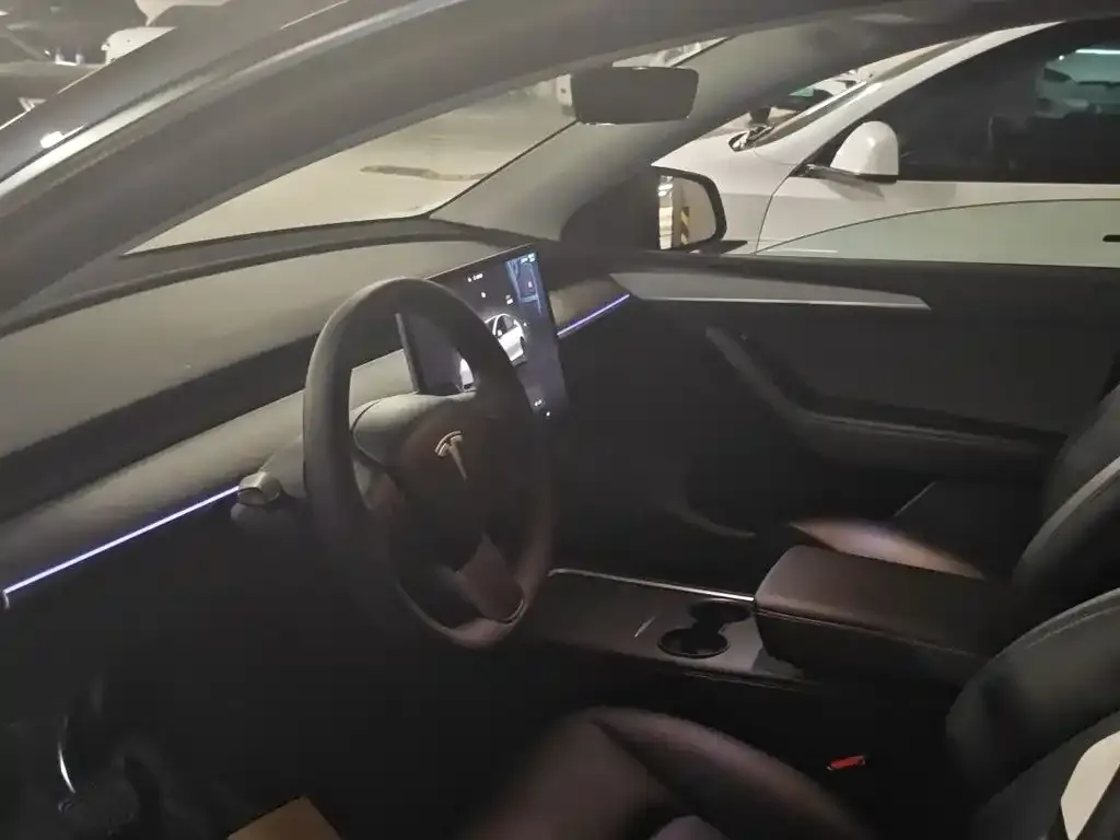 Tesla Model Y — фото 4