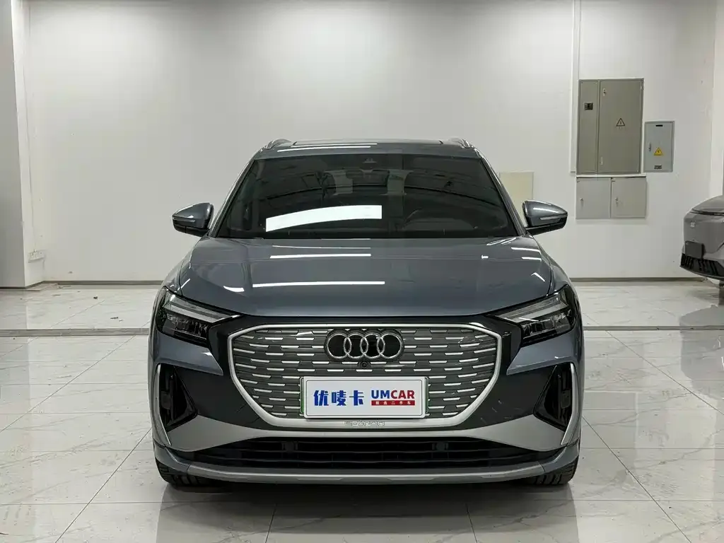 Audi Q4 e-tron — фото 2