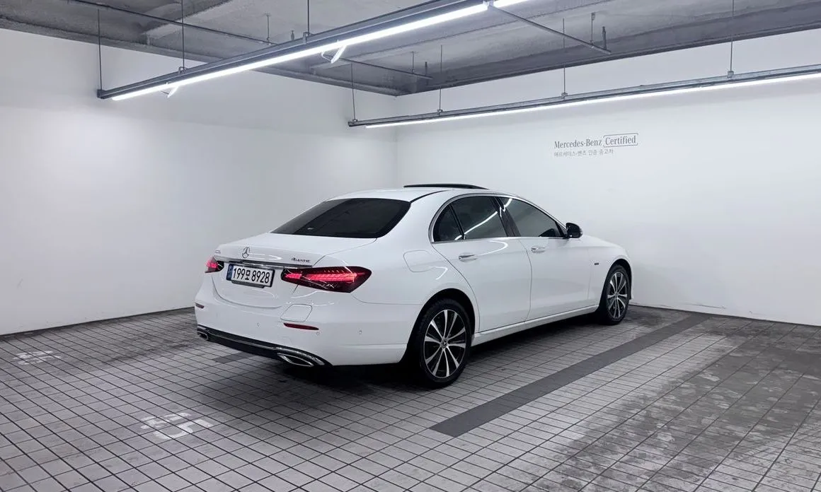Mercedes-Benz E-Class — фото 5