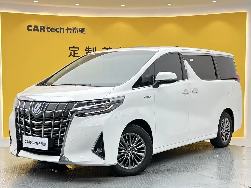 Toyota Alphard — фото 1