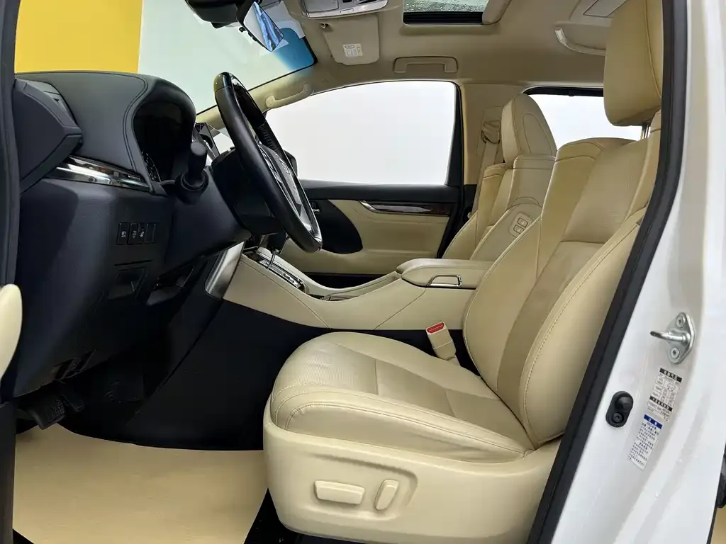 Toyota Alphard — фото 2