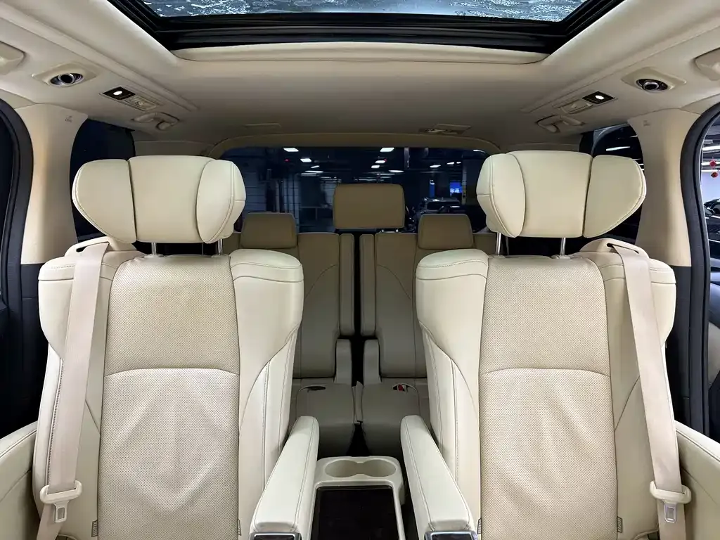 Toyota Alphard — фото 5