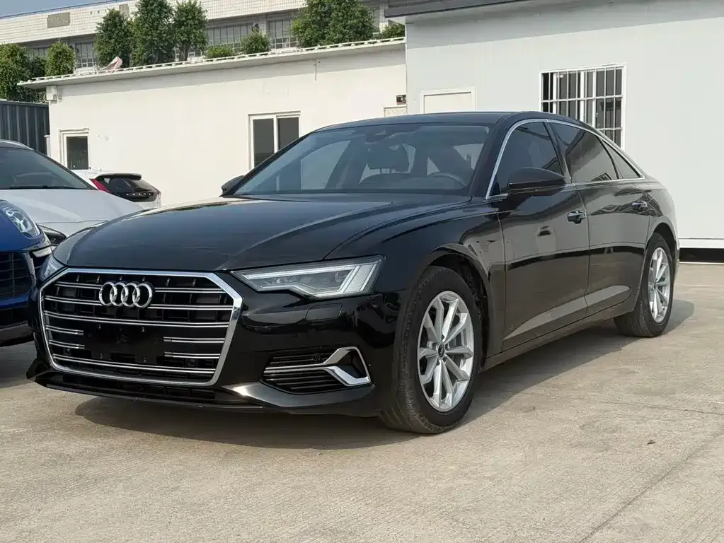 Audi A6L — фото 1