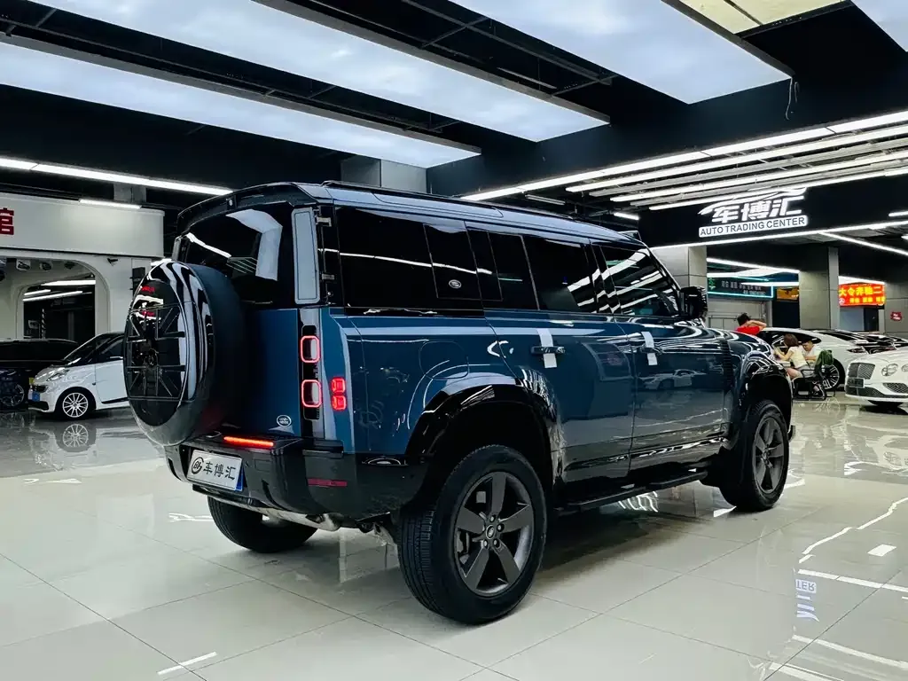 Land Rover Defender — фото 10