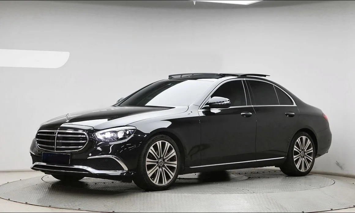 Mercedes-Benz E-Class — фото 1