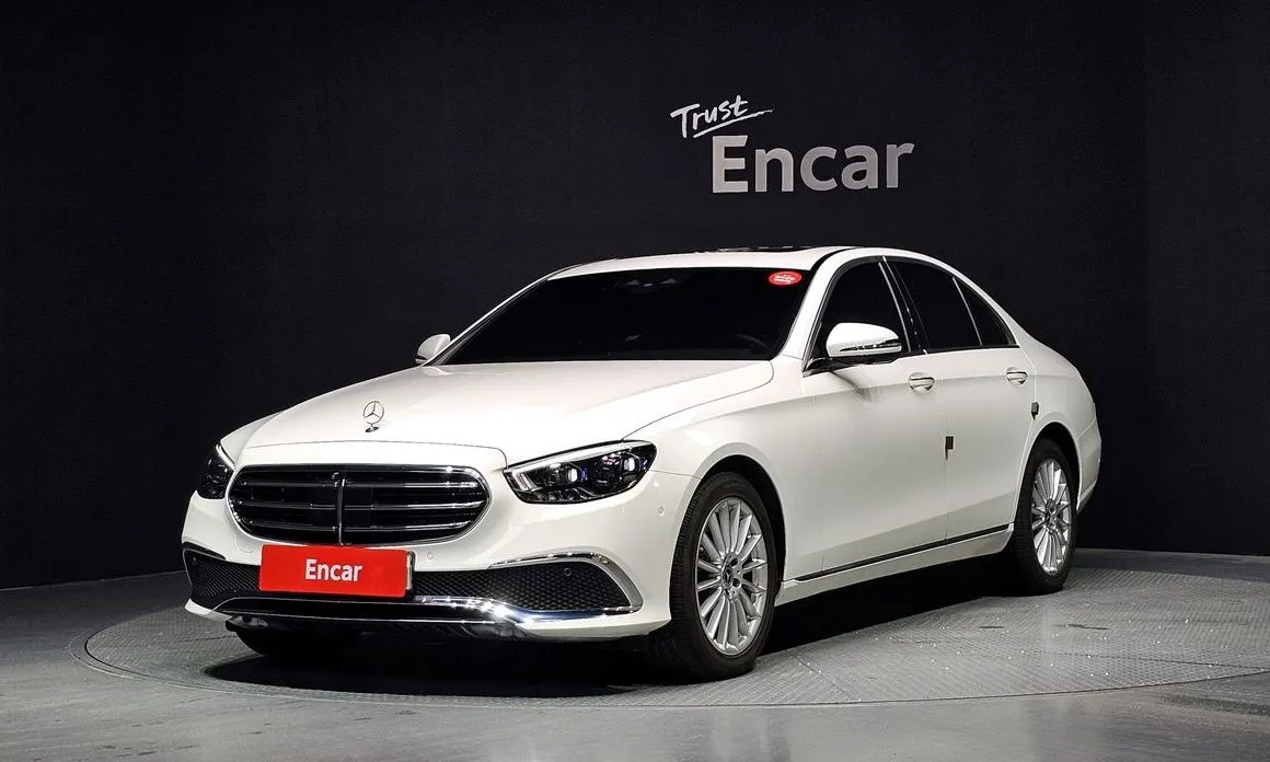 Mercedes-Benz E-Class — фото 1