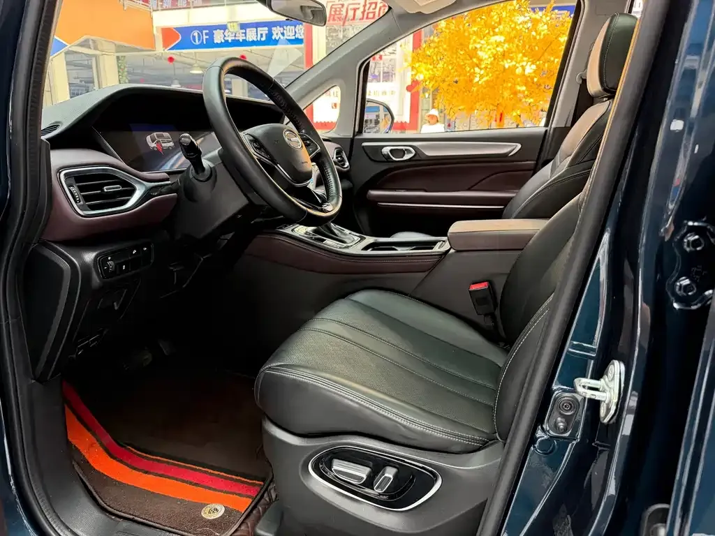 GAC Motor Trumpchi M6 — фото 8