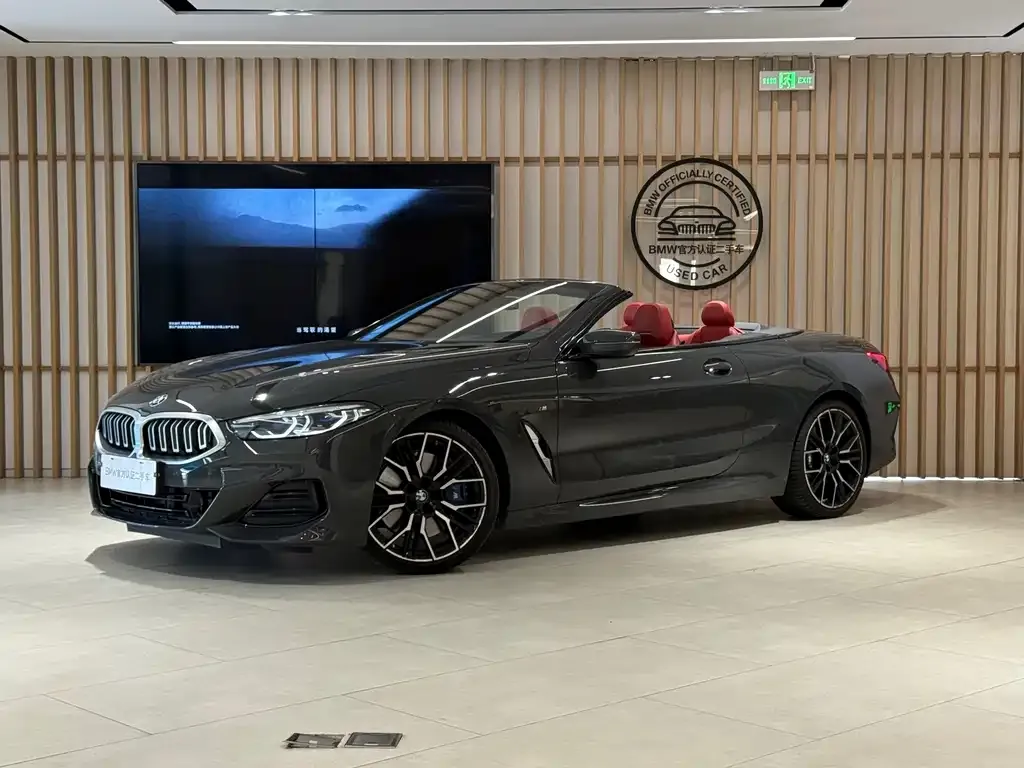 BMW 8 Series — фото 1