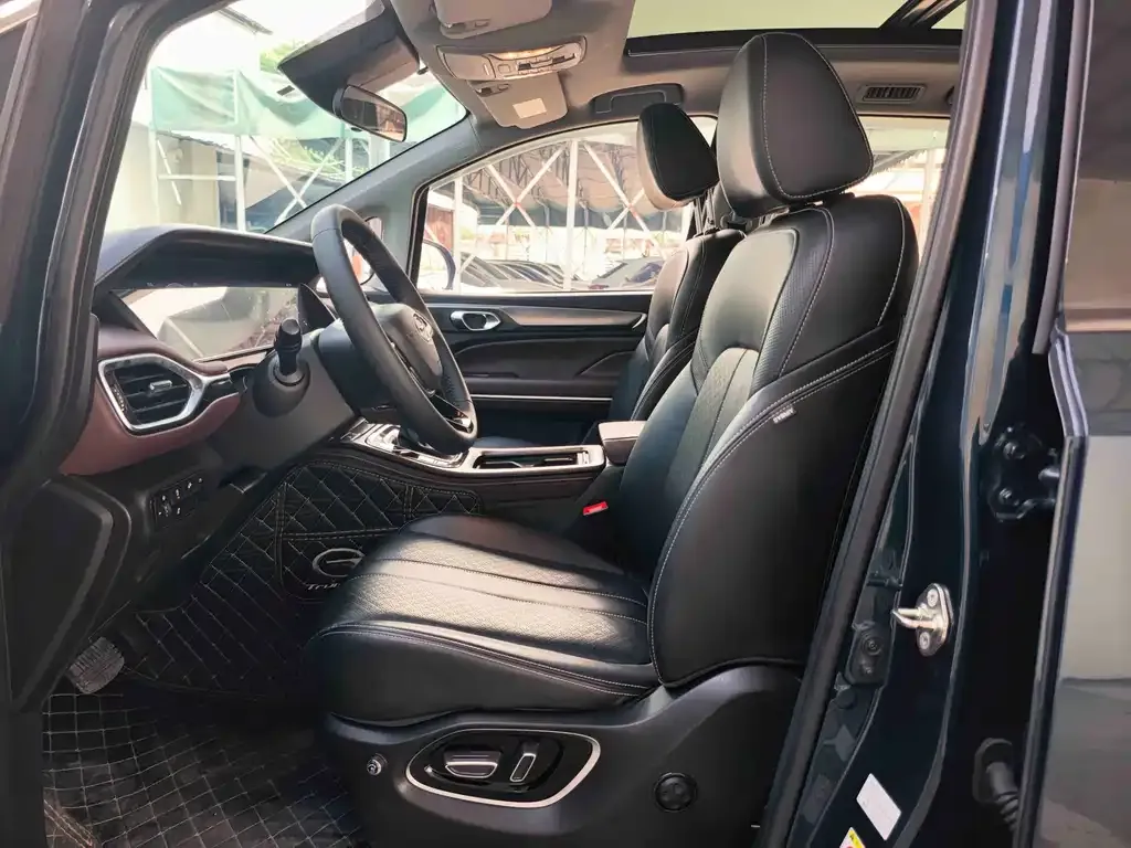 GAC Motor Trumpchi M6 — фото 10