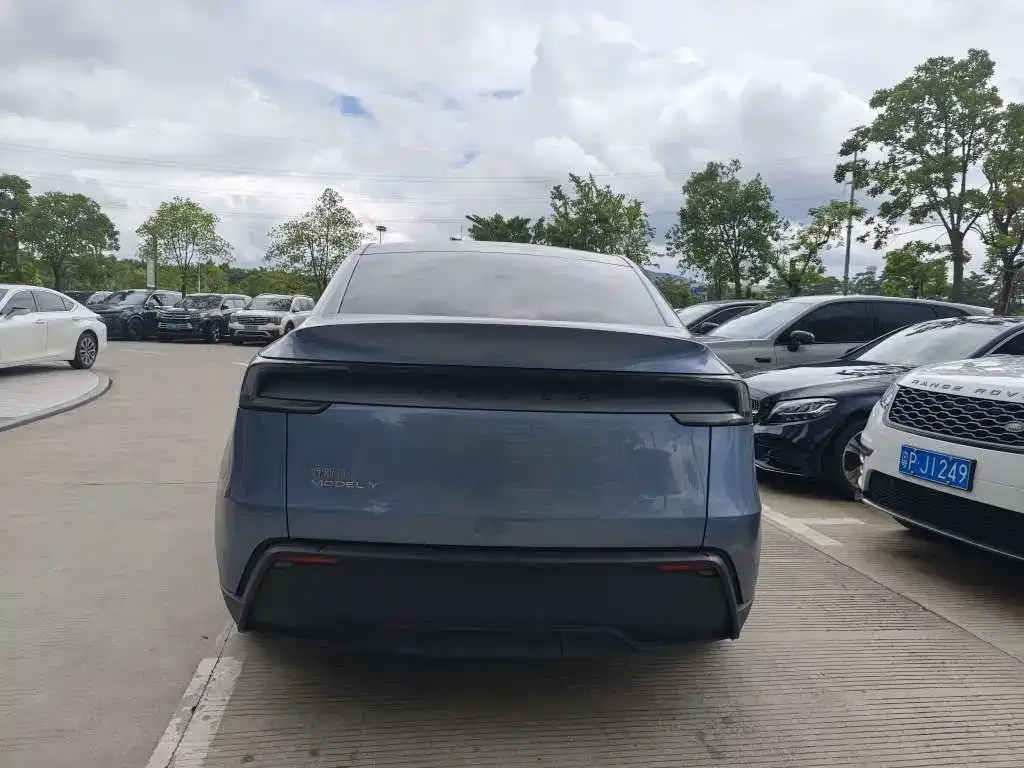 Tesla Model Y — фото 7