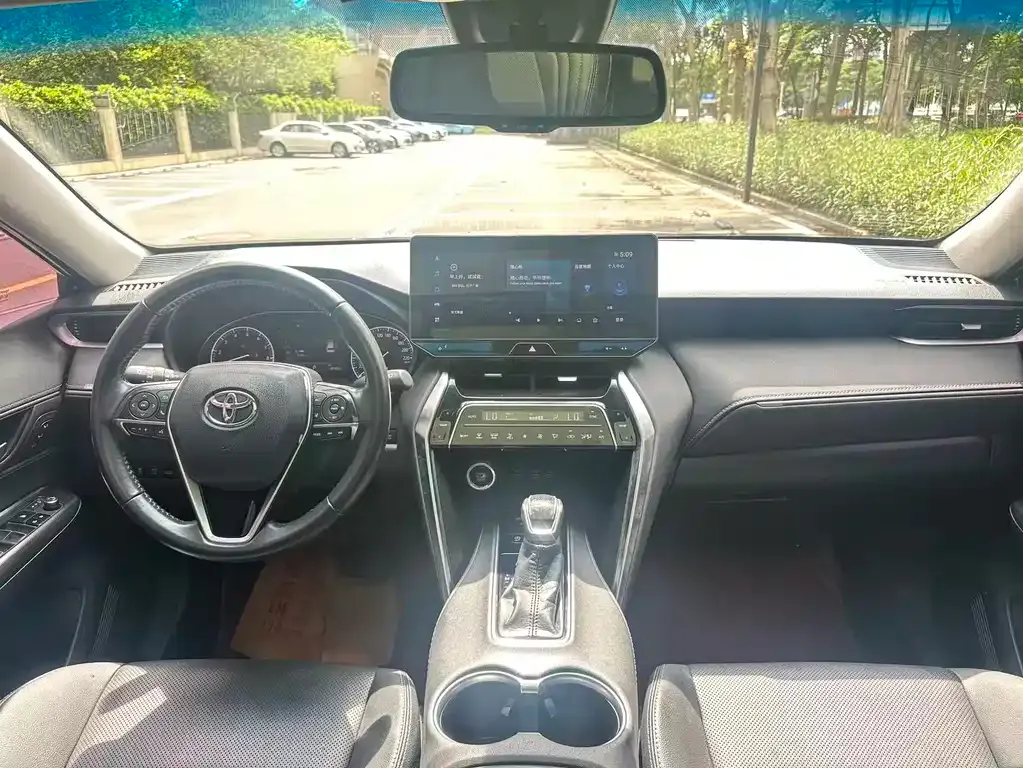 Toyota Harrier — фото 3
