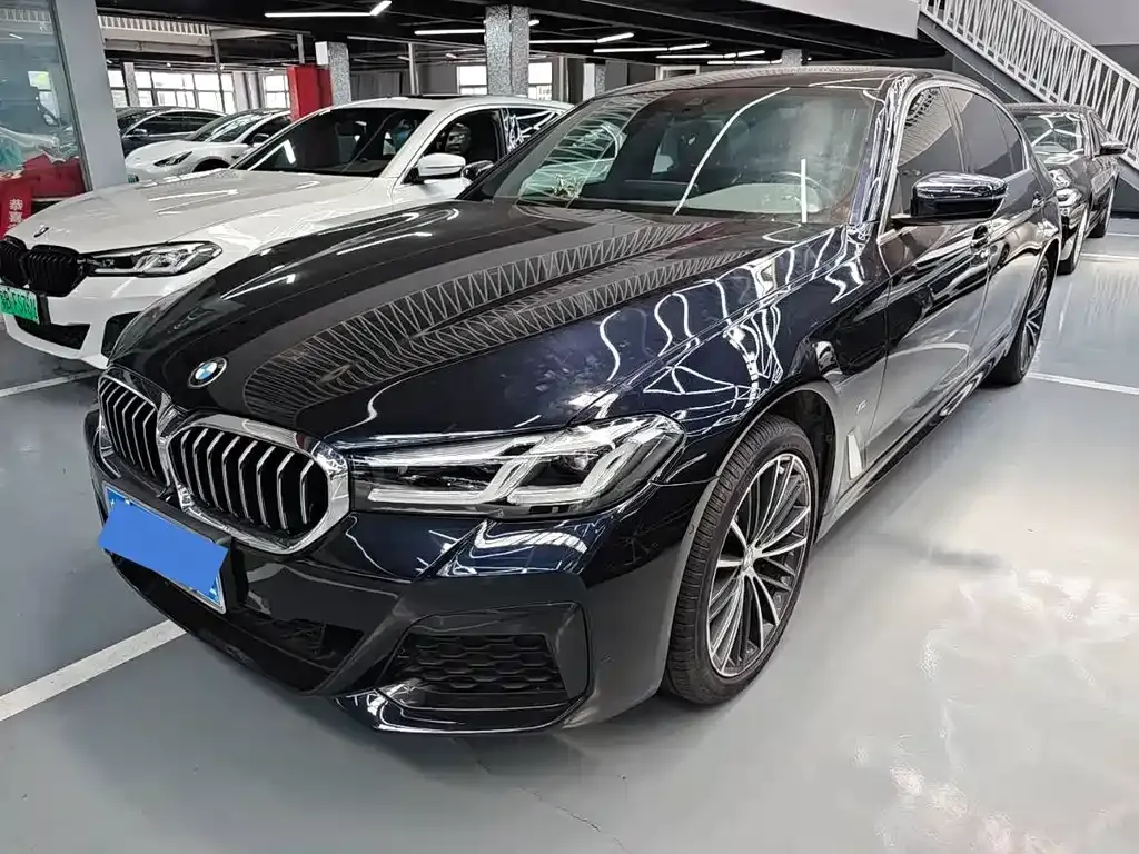 BMW 5 Series — фото 1
