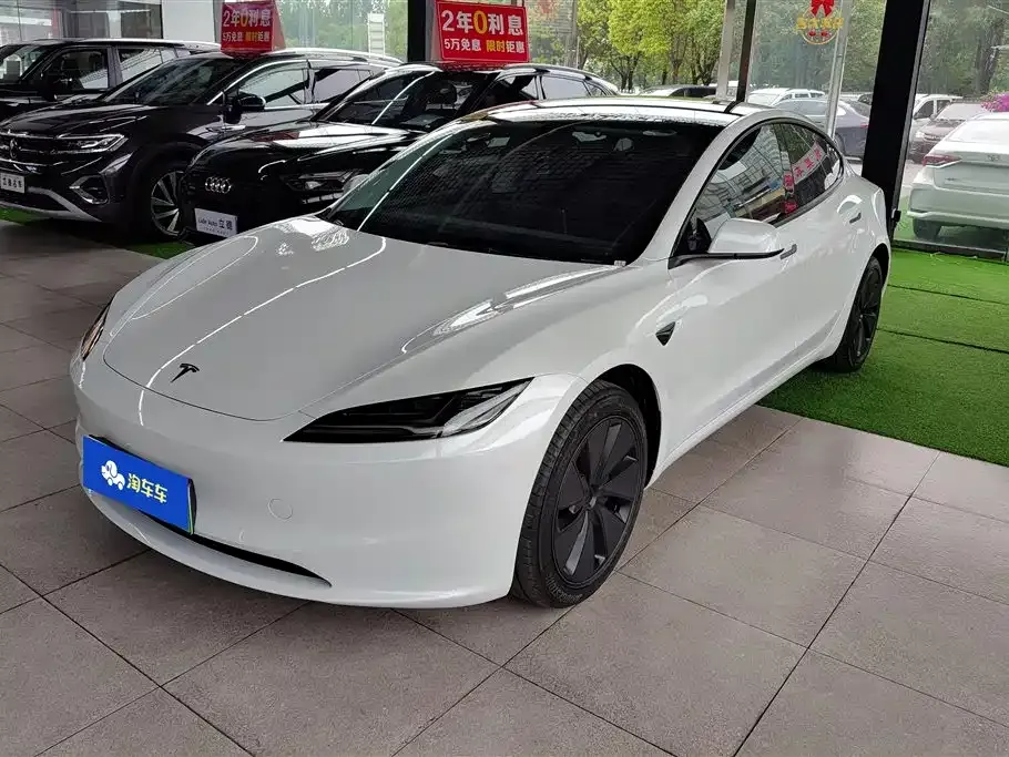 Tesla Model 3 — фото 1