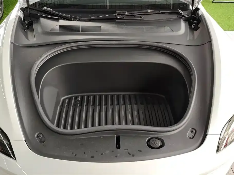Tesla Model 3 — фото 10