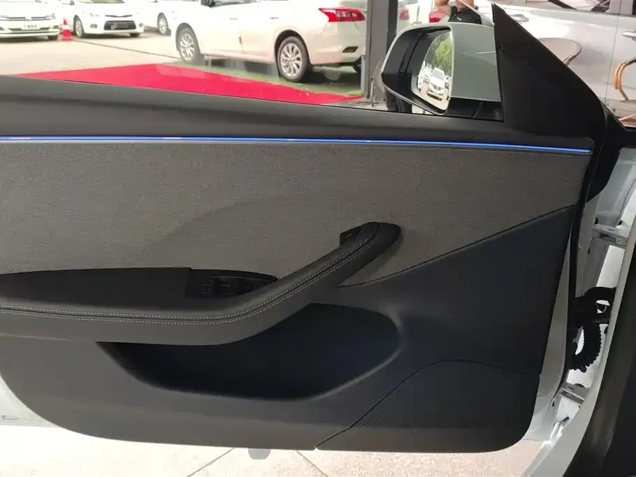 Tesla Model 3 — фото 2
