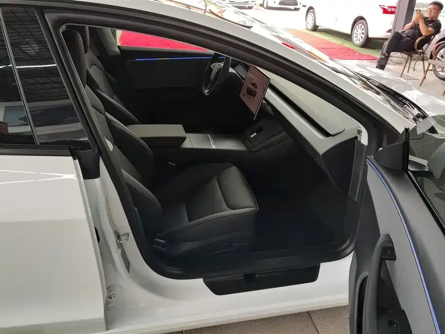 Tesla Model 3 — фото 3