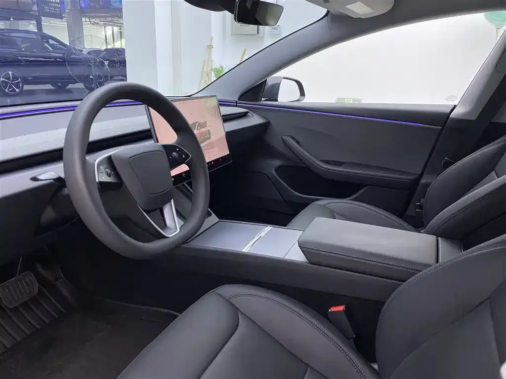 Tesla Model 3 — фото 7