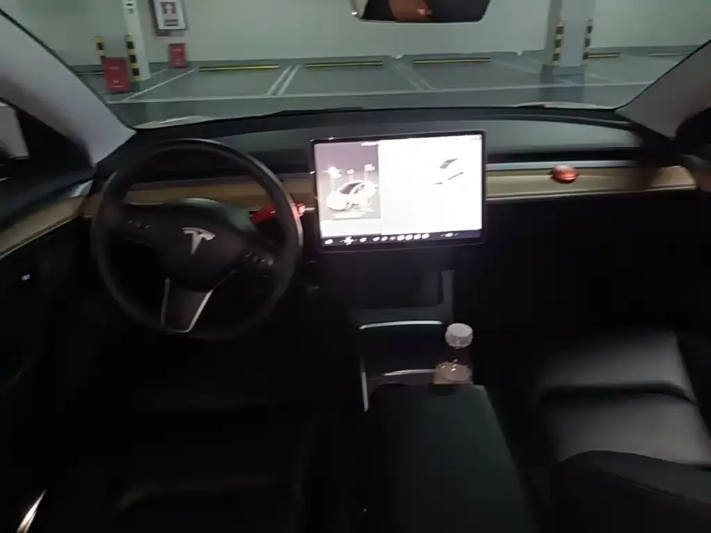 Tesla Model 3 — фото 10