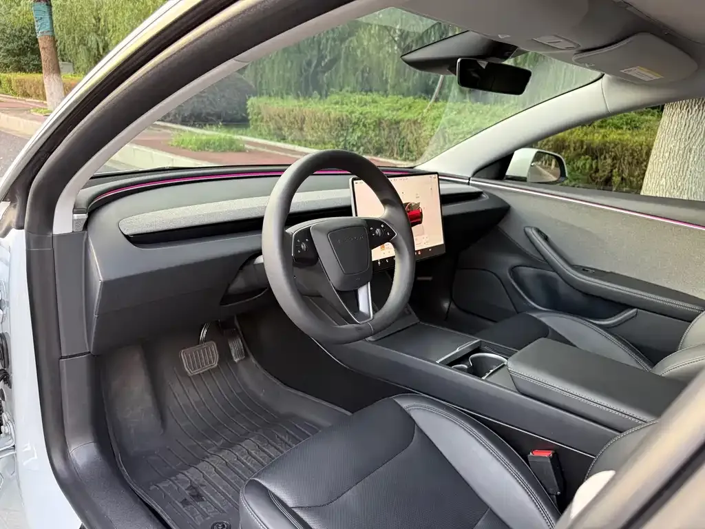 Tesla Model 3 — фото 9
