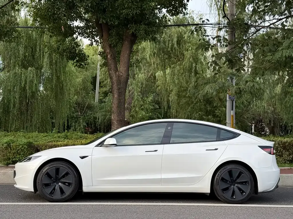 Tesla Model 3 — фото 10