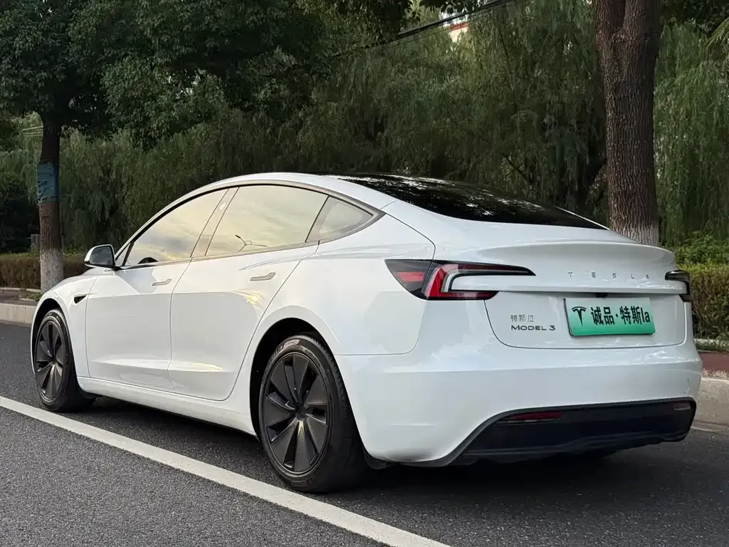 Tesla Model 3 — фото 8