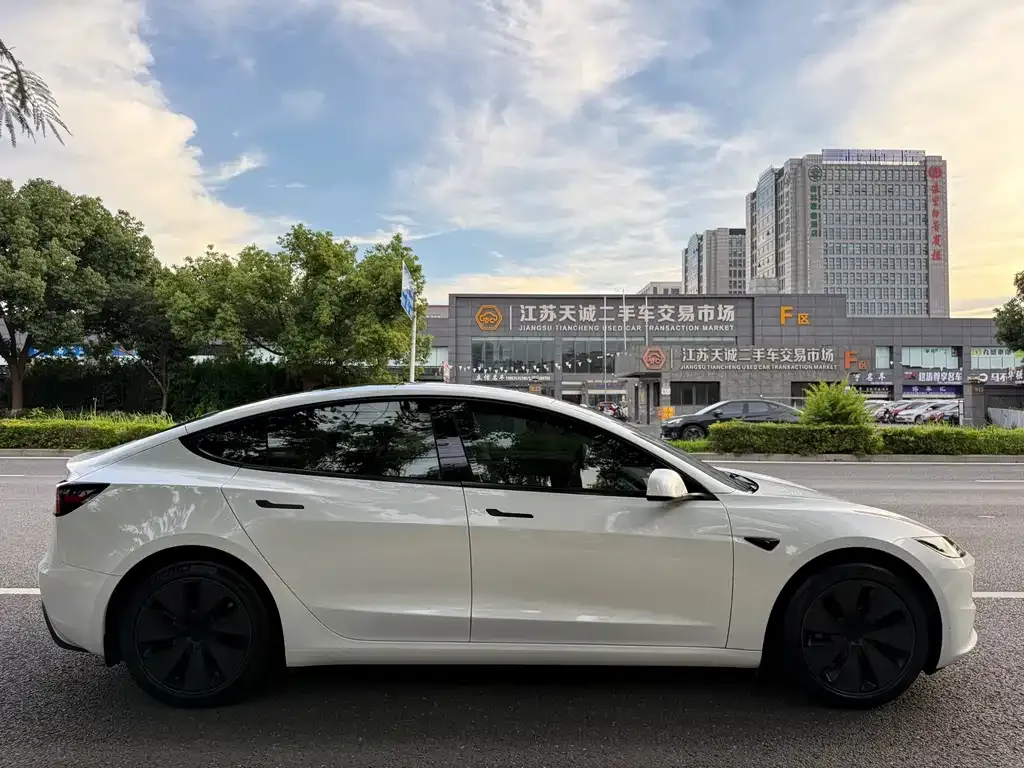 Tesla Model 3 — фото 4