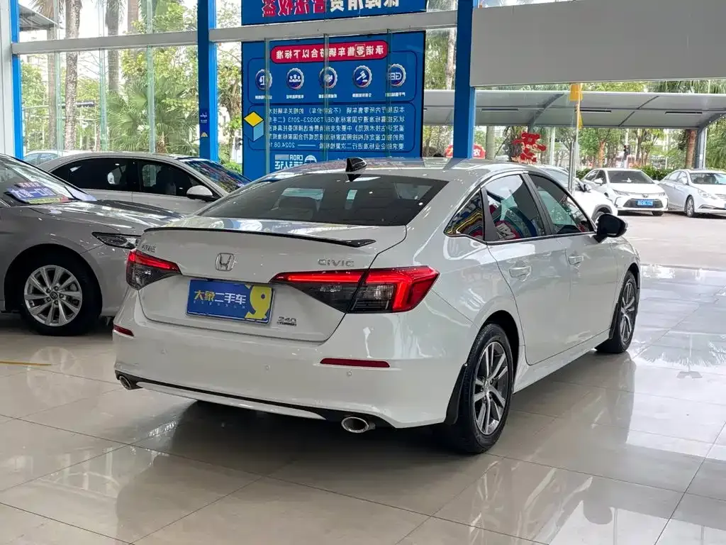 Honda Civic — фото 10