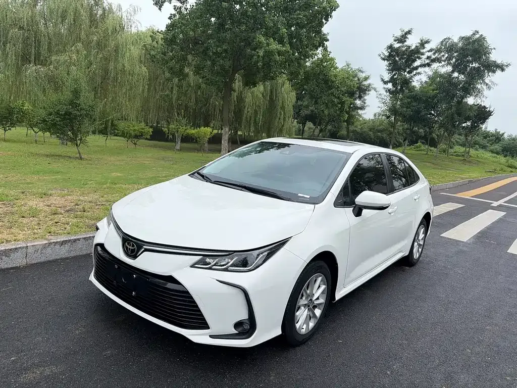 Toyota Corolla — фото 1