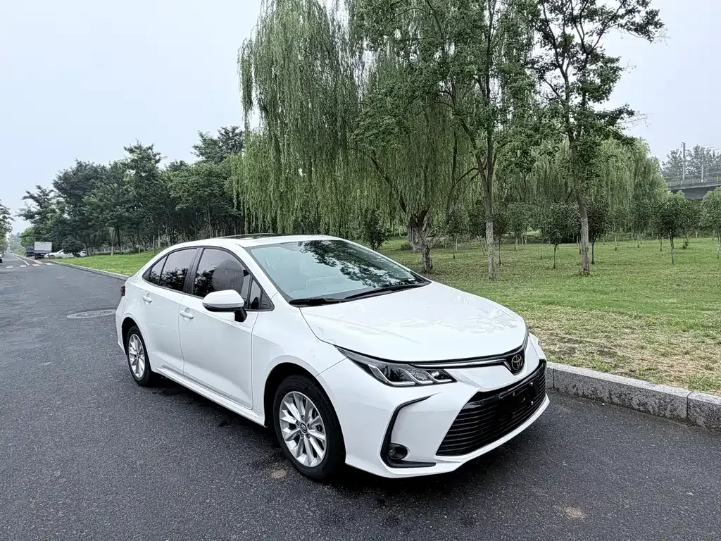 Toyota Corolla — фото 10