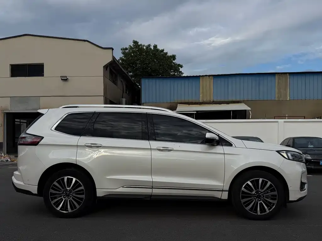 Ford Edge — фото 9