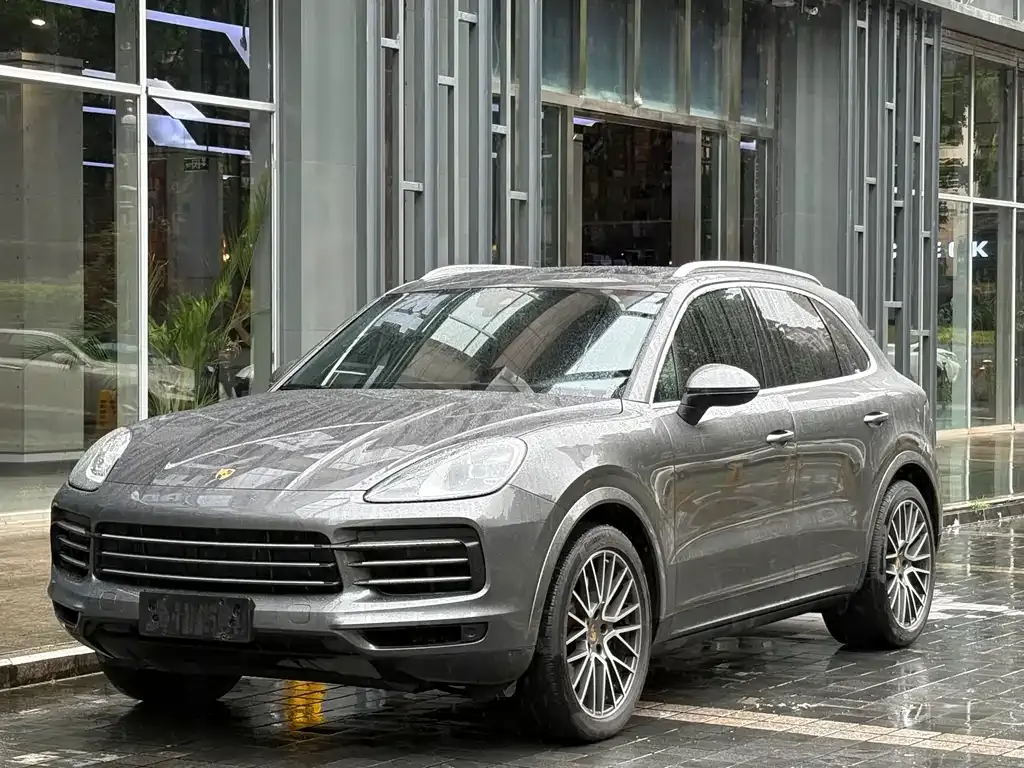 Porsche Cayenne — фото 1