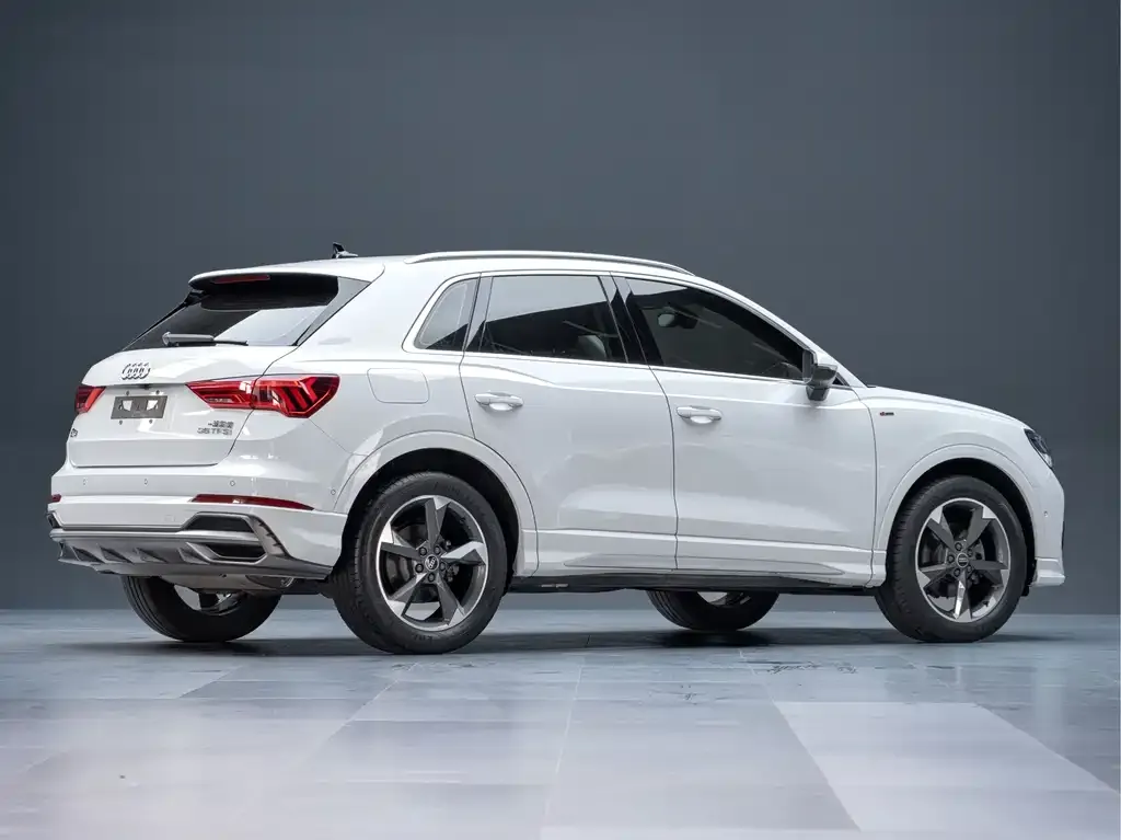 Audi Q3 — фото 10