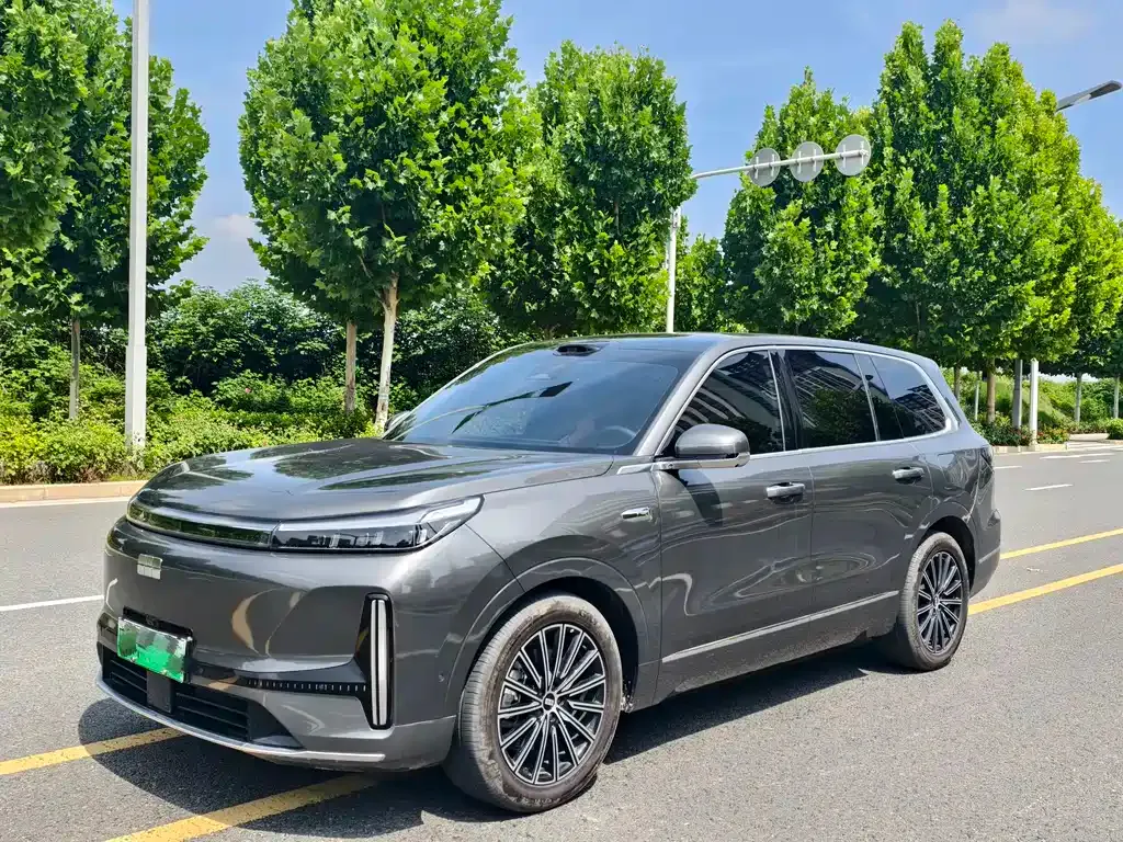 Geely Galaxy M9 — фото 1