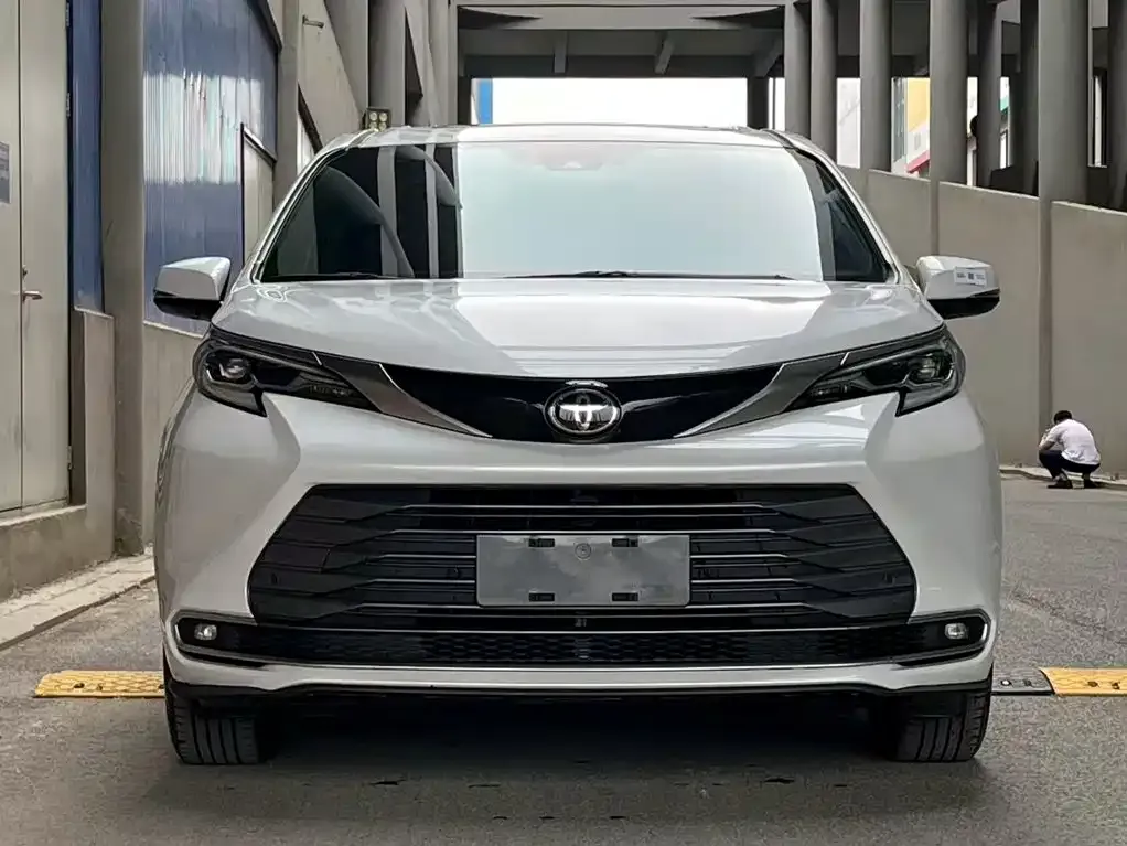 Toyota Sienna — фото 6