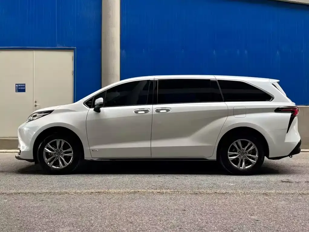 Toyota Sienna — фото 5