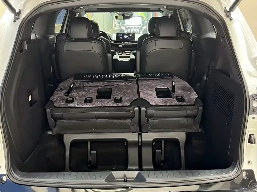 Toyota Sienna — фото 8