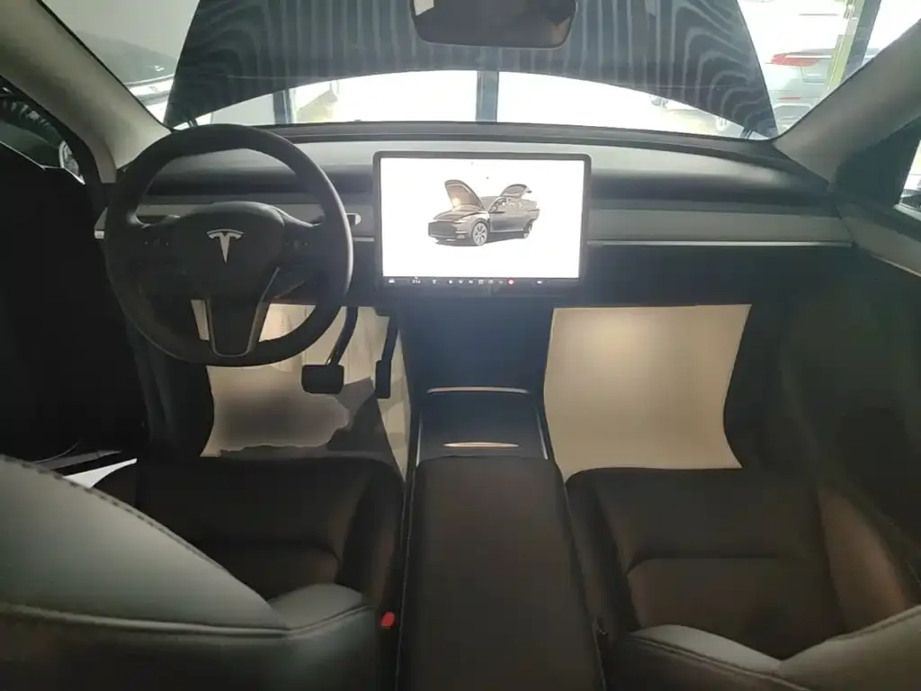 Tesla Model Y — фото 6