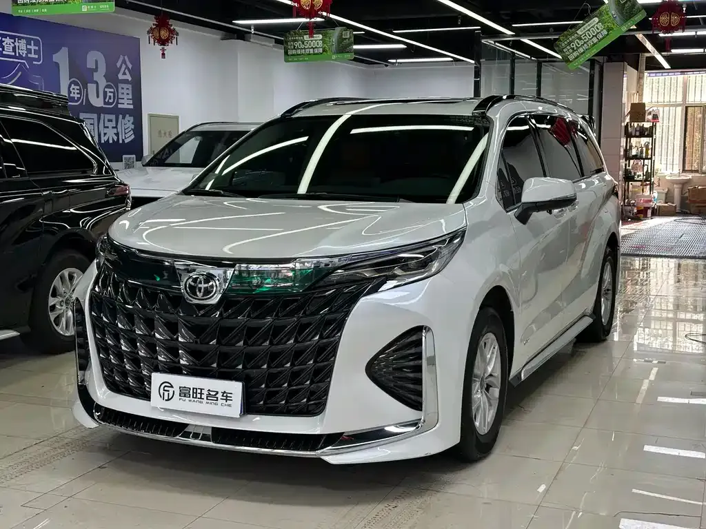 Toyota Granvia — фото 1