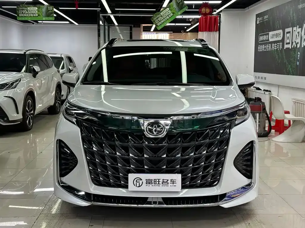 Toyota Granvia — фото 6